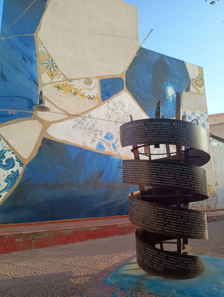 Monumento 3 de Octubre por Vito Fiorino - © Foto Leonard Glab Frontera